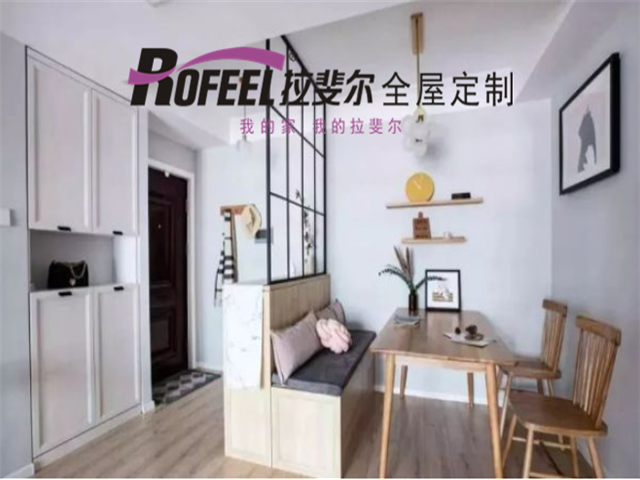 拉斐（fěi）爾全屋定製|開門見廳太尷（gān）尬，這樣設計完美！