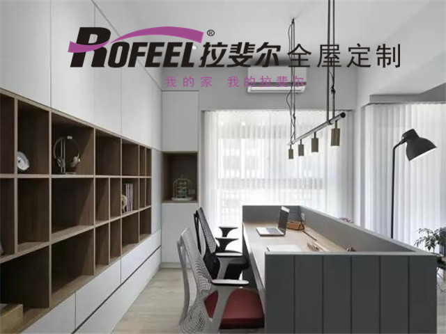 拉（lā）斐爾全屋定製|客廳（tīng）改辦公區（qū）、臥室打造私人影院，90㎡三（sān）居完美兼容工作和（hé）娛（yú）樂！